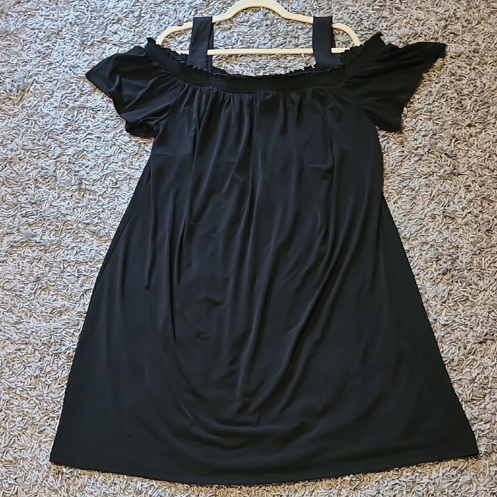 Roz & Ali Black Off-Shoulder Knee Length Dress